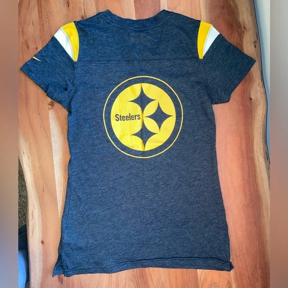 Women’s Steelers t-shirt  NWOT - Picture 2 of 3